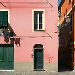 Rosy's House Un Attico A Due Passi Dall'acquario Parking Free * Genoa